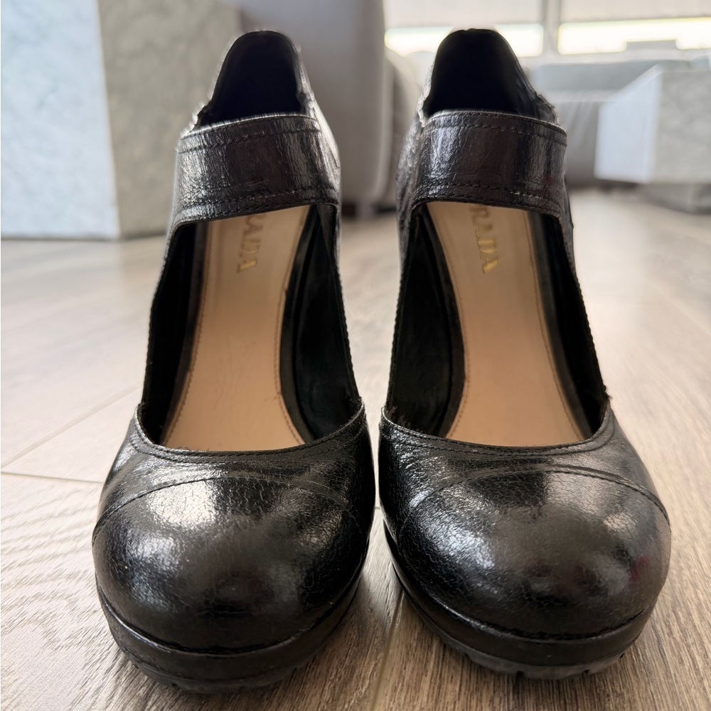 Authentic Black Prada Crackle Brush Leather Mary Jane Pump Size 40.5 - Picture 4 of 16